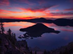 THE CRATERS EDGE  - Crater Lake National Park, Oregon, USA